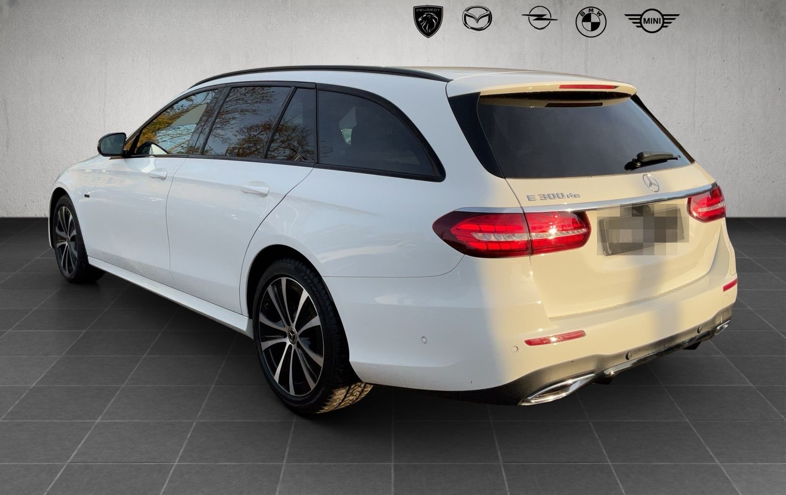 Mercedes-Benz E 300 T de AMG Line Plug-In Hybrid foto 4