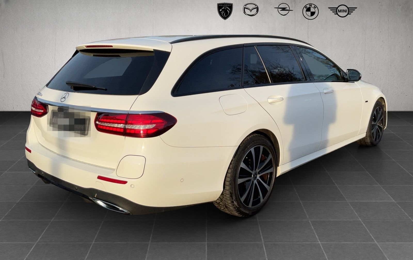 Mercedes-Benz E 300 T de AMG Line Plug-In Hybrid foto 6