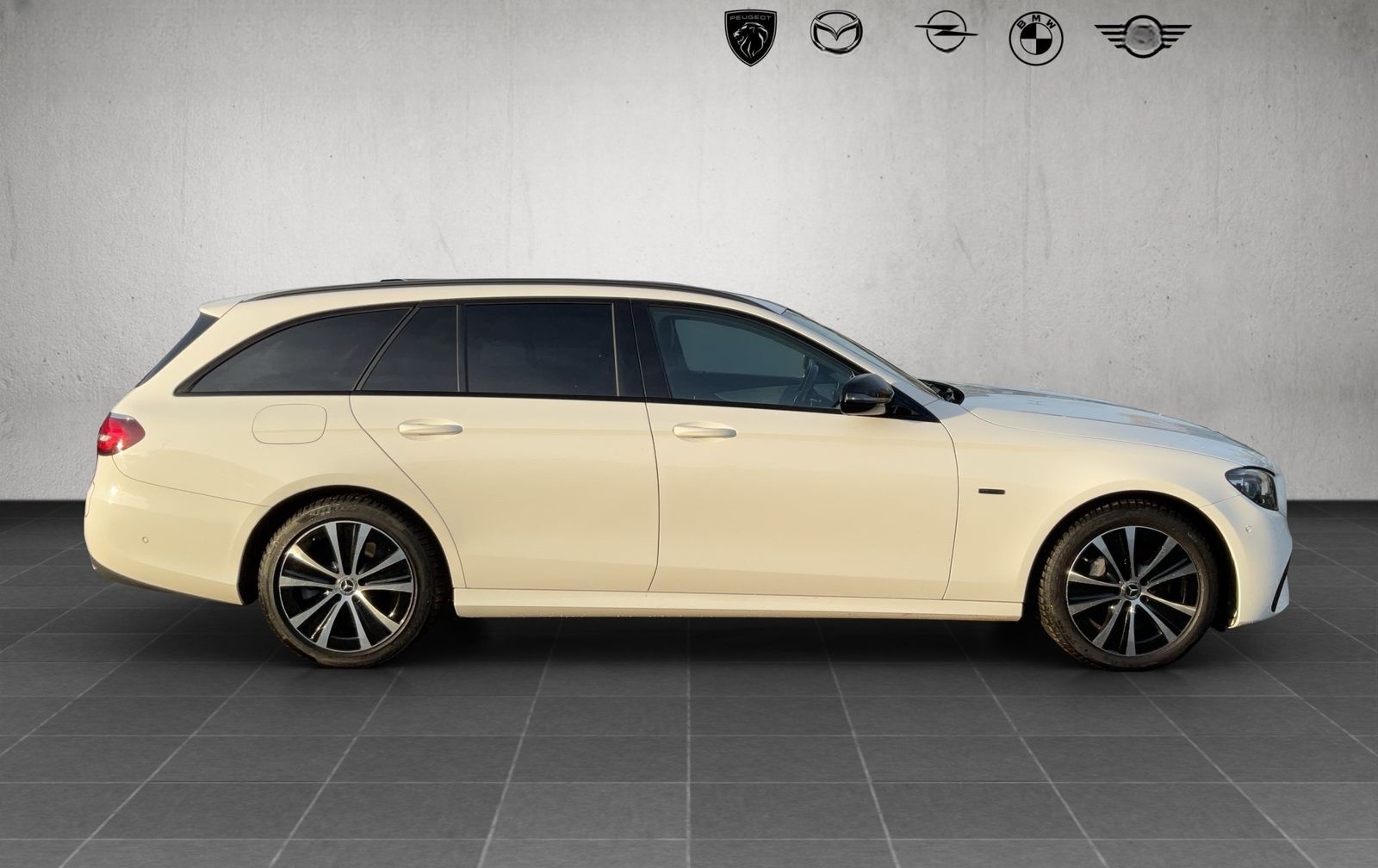 Mercedes-Benz E 300 T de AMG Line Plug-In Hybrid foto 7