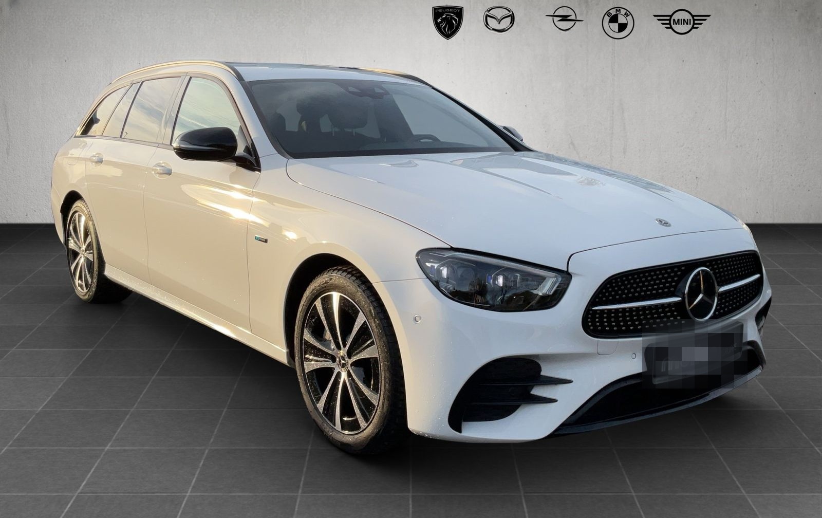 Mercedes-Benz E 300 T de AMG Line Plug-In Hybrid foto 8