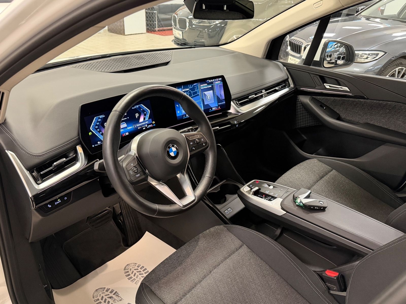 BMW 218d AT Aut/Navi/Park&Fern&Driv+Ass/KeyLessGo foto 15