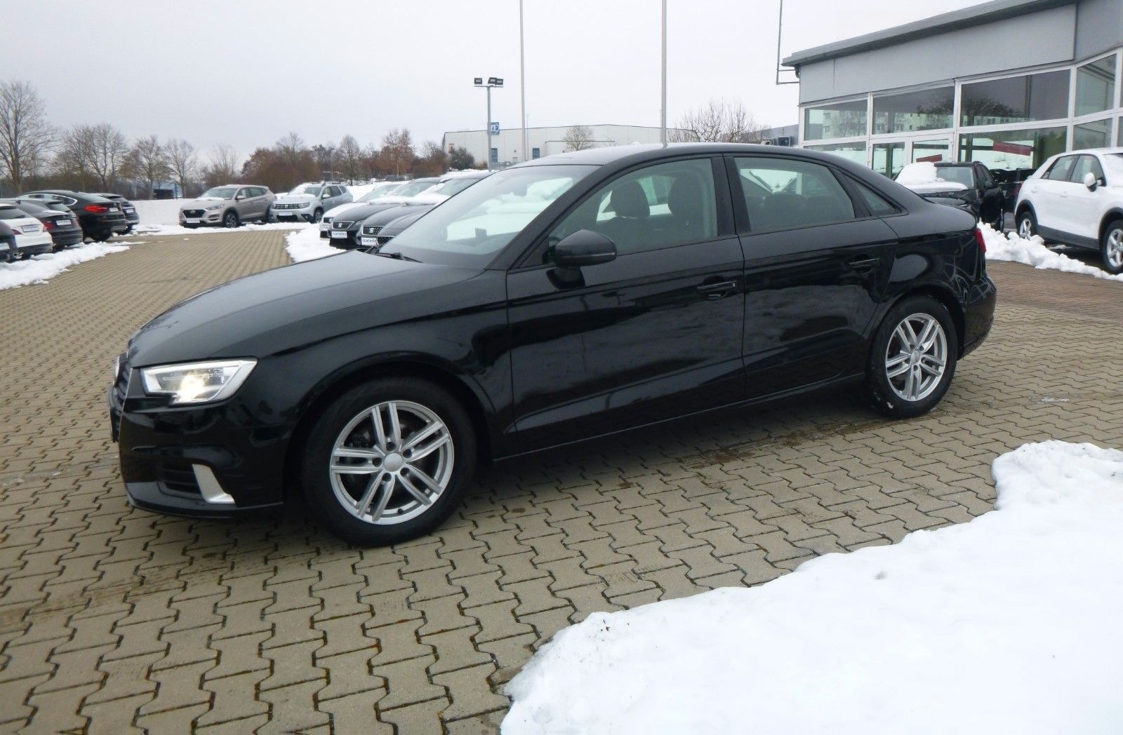 Audi A3 1.5 TFSI Limousine sport> 41.875KM/AHK/NAV< foto 4