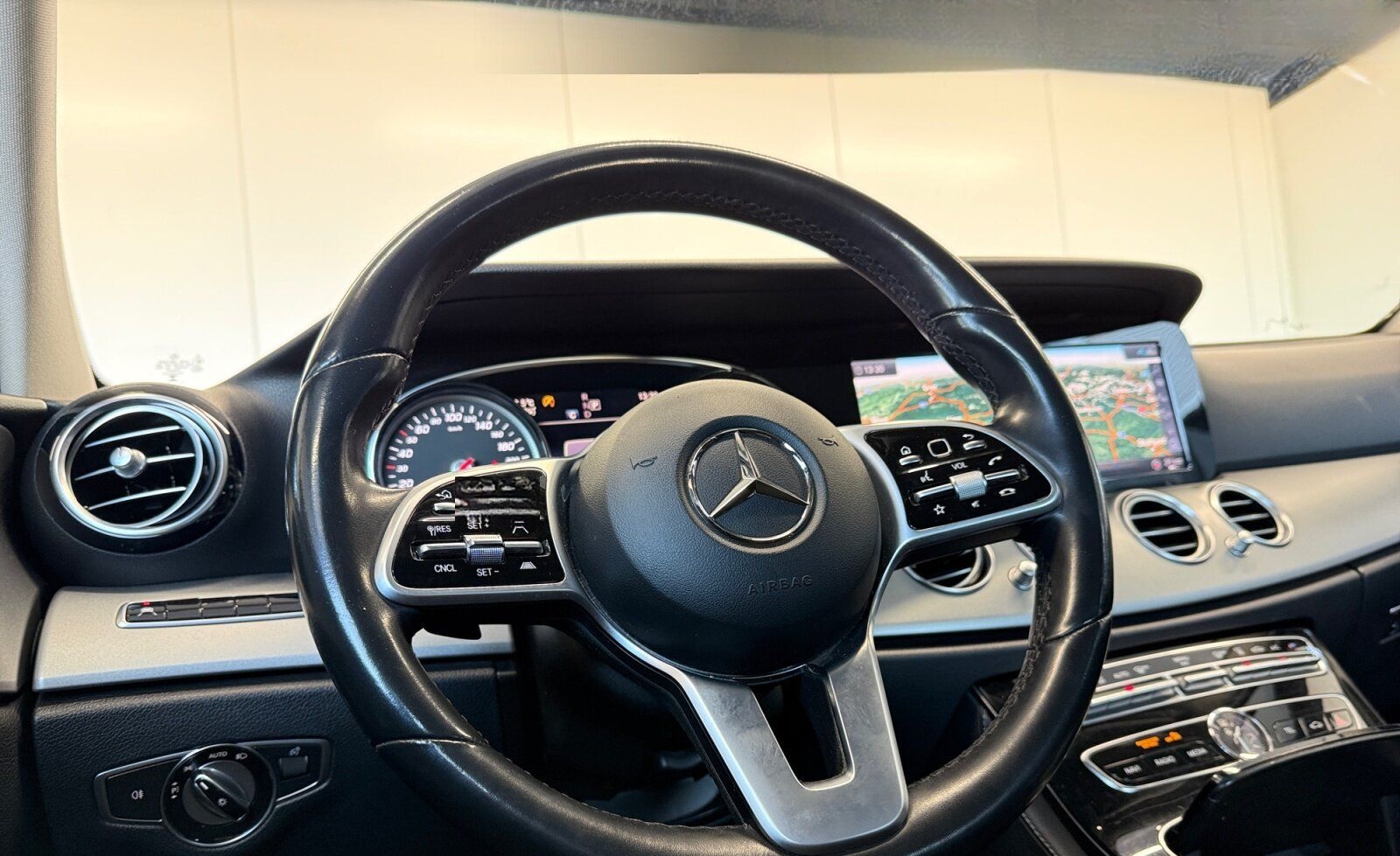 Mercedes-Benz E 220 d DISTRONIC Standhzg. Kamera KeylessGo ! foto 9