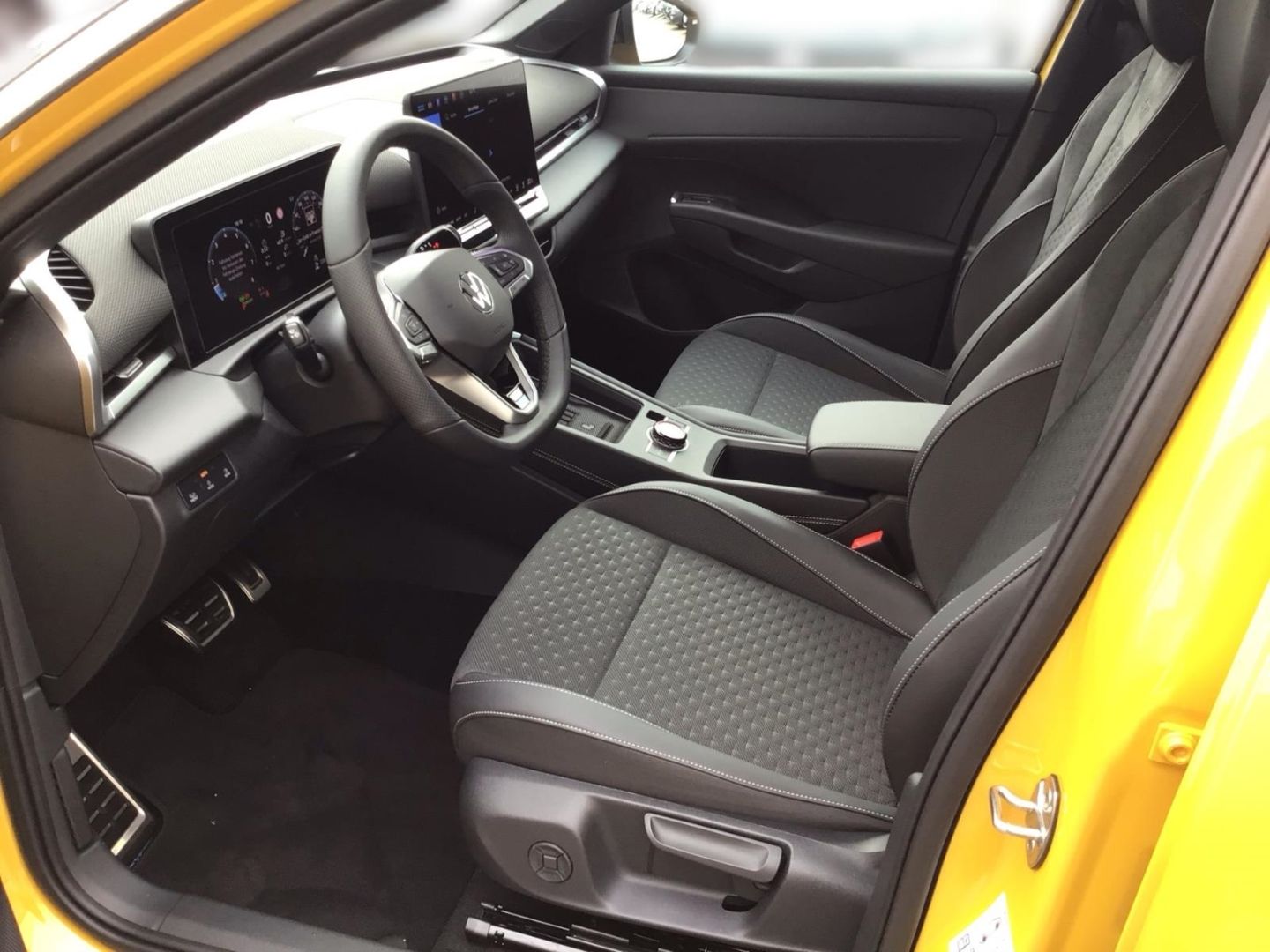 Volkswagen T-Roc 1.5 eTSI 110 kW R-Line Sportpaket HUD El.  foto 7
