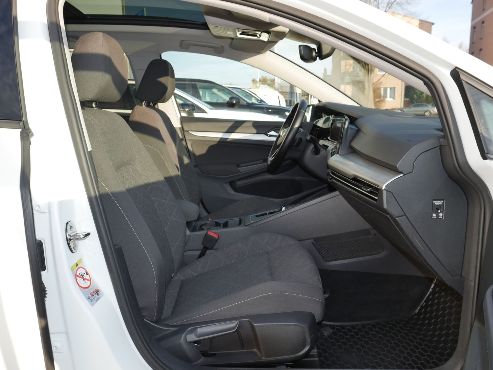 Volkswagen Golf VIII Variant 1.0 eTSI Life DSG ACC NAVI SIT foto 4