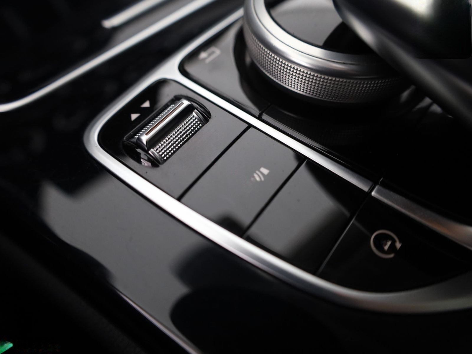 Mercedes-Benz C 220 d T AVANTGARDE KAMERA,SPORTSITZE,PANO,1.HD foto 20
