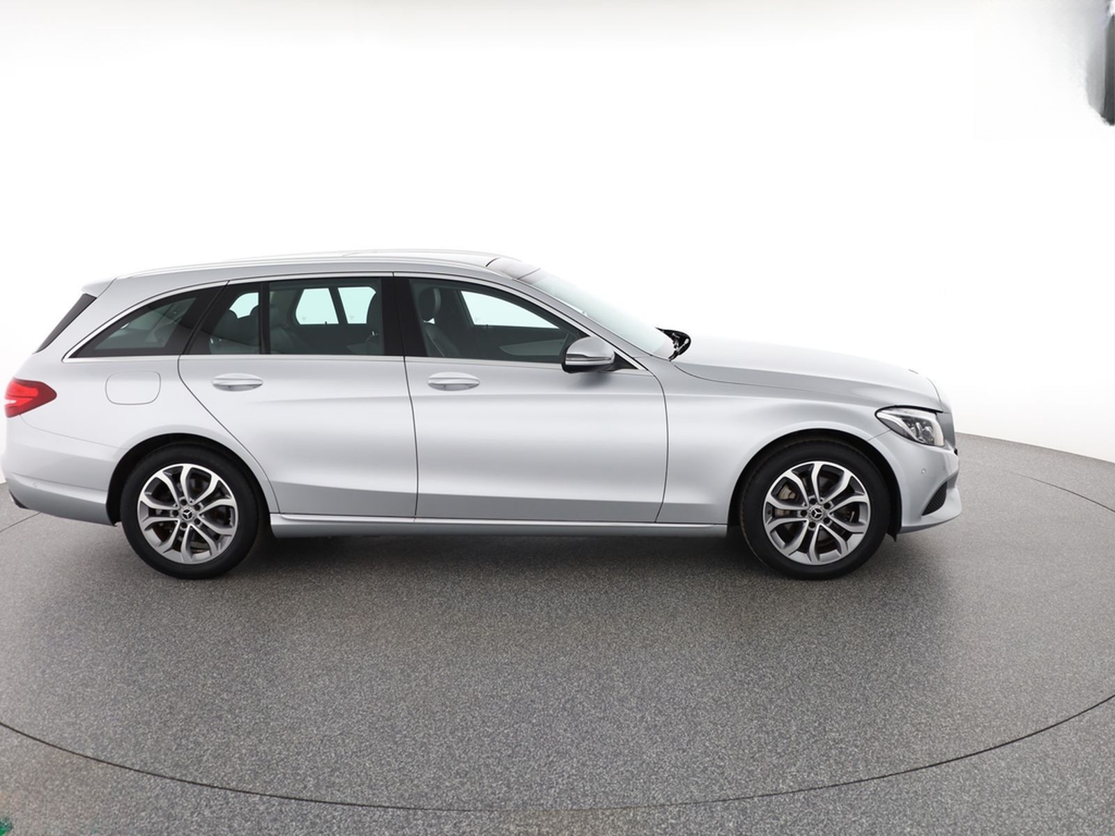 Mercedes-Benz C 220 d T AVANTGARDE KAMERA,SPORTSITZE,PANO,1.HD foto 6