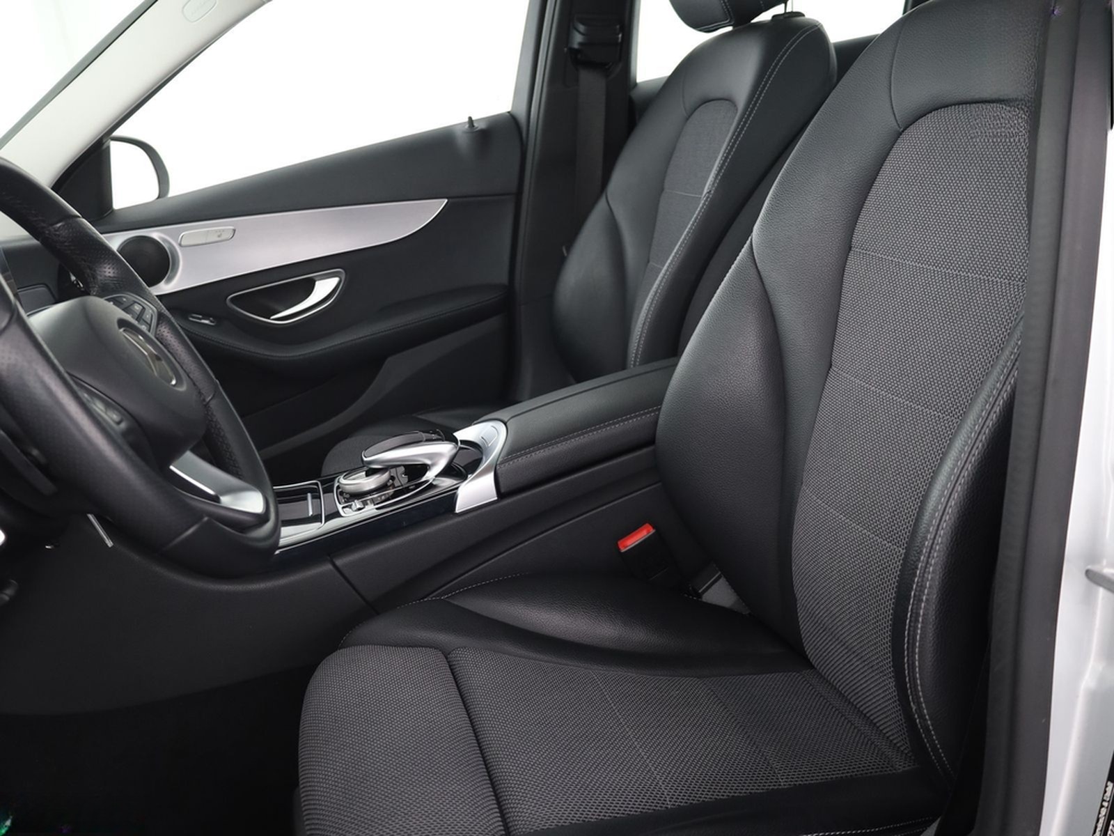 Mercedes-Benz C 220 d T AVANTGARDE KAMERA,SPORTSITZE,PANO,1.HD foto 10