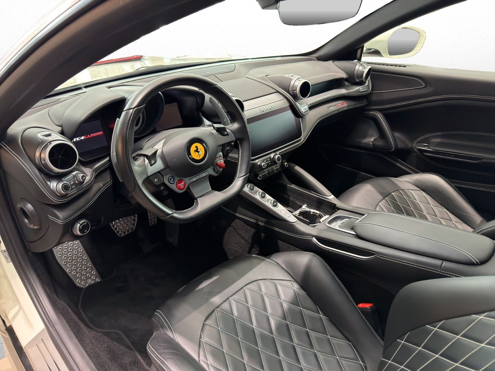 Ferrari GTC4Lusso / Lift / Beifahrer-Display foto 11