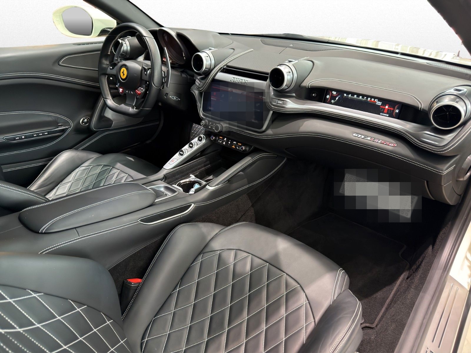 Ferrari GTC4Lusso / Lift / Beifahrer-Display foto 14
