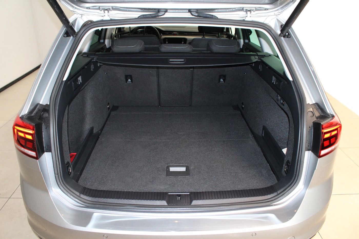 Volkswagen Passat Variant 2.0 TDI Business AHK|ACC|WSSHz|Ca foto 7