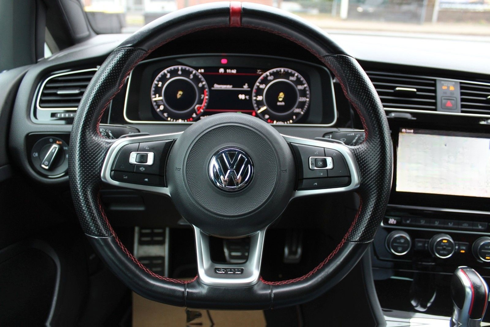 Volkswagen Golf 2.0 GTI TCR+VIRTUAL+AKRAPOVIC+KAMERA+DCC foto 11