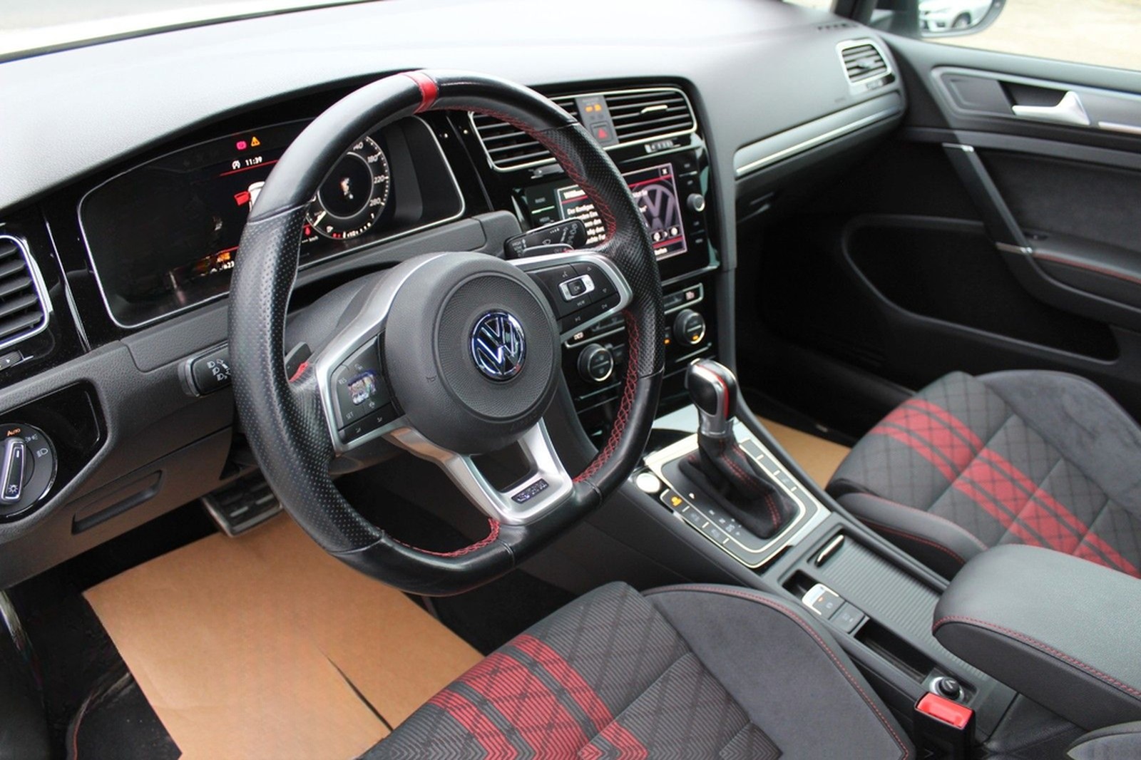 Volkswagen Golf 2.0 GTI TCR+VIRTUAL+AKRAPOVIC+KAMERA+DCC foto 13