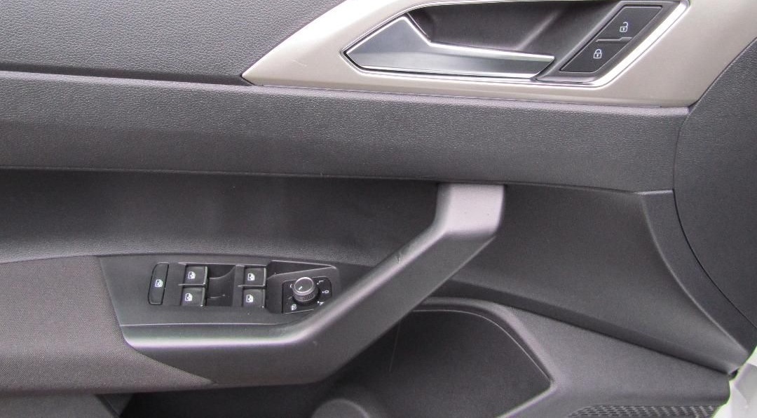 Volkswagen Polo MOVE 1.0 TSI DSG NAVI LED IQ.DRIVE APP-CON foto 6