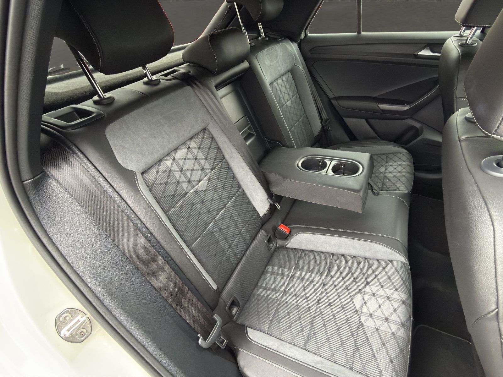 Volkswagen T-Roc 1.5 TSI DSG R-Line LED+ACC+KAMERA+DI-COCKP foto 14