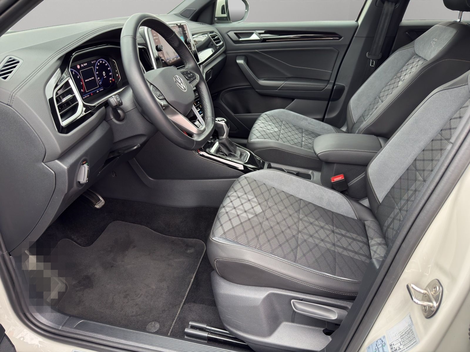 Volkswagen T-Roc 1.5 TSI DSG R-Line LED+ACC+KAMERA+DI-COCKP foto 8