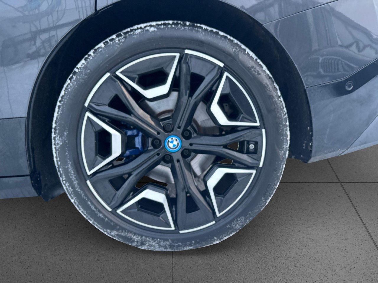 BMW iX xDr40 PaAssPr HUD AHK LASER DrAssPr ACC foto 18