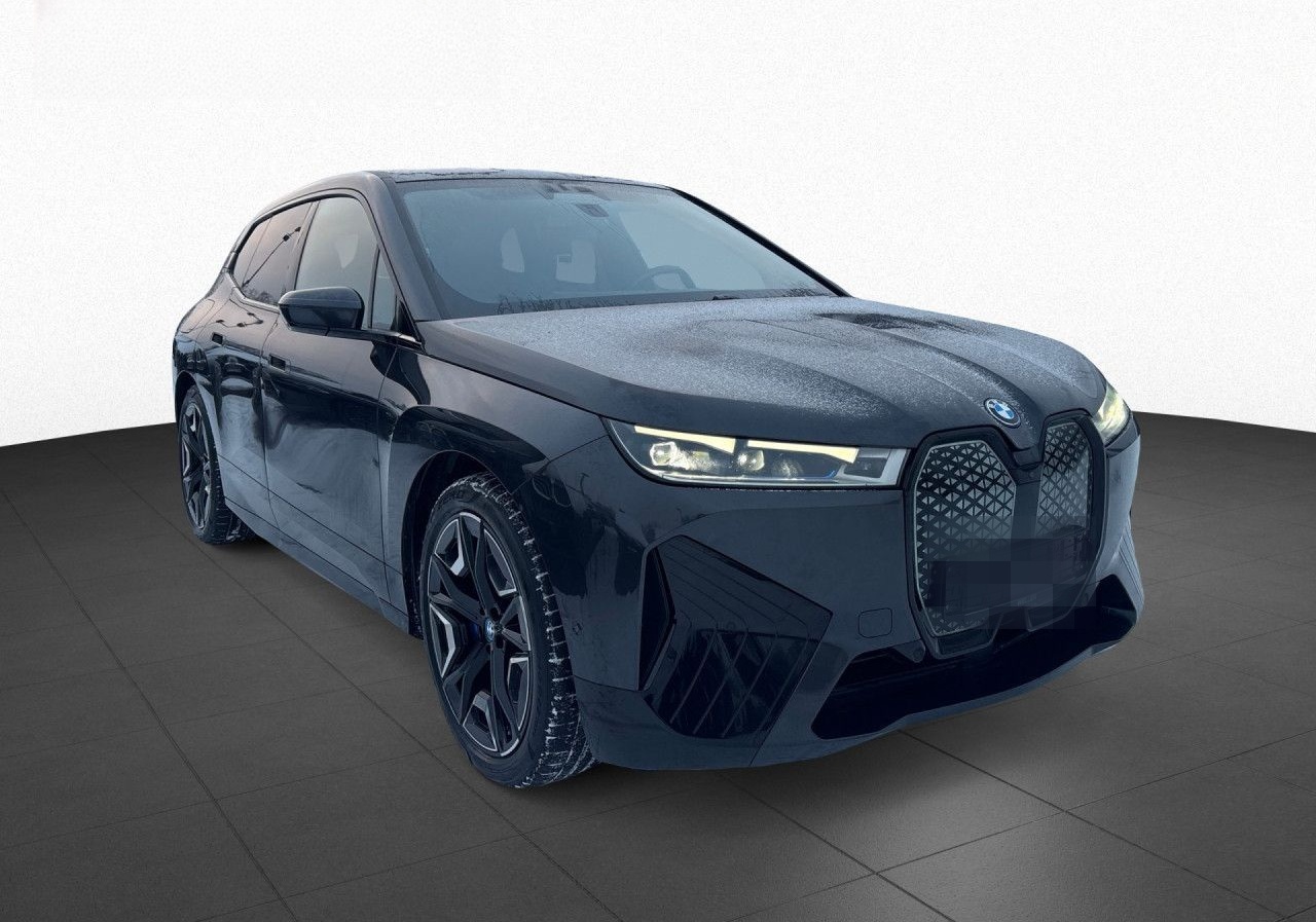 BMW iX xDr40 PaAssPr HUD AHK LASER DrAssPr ACC foto 5