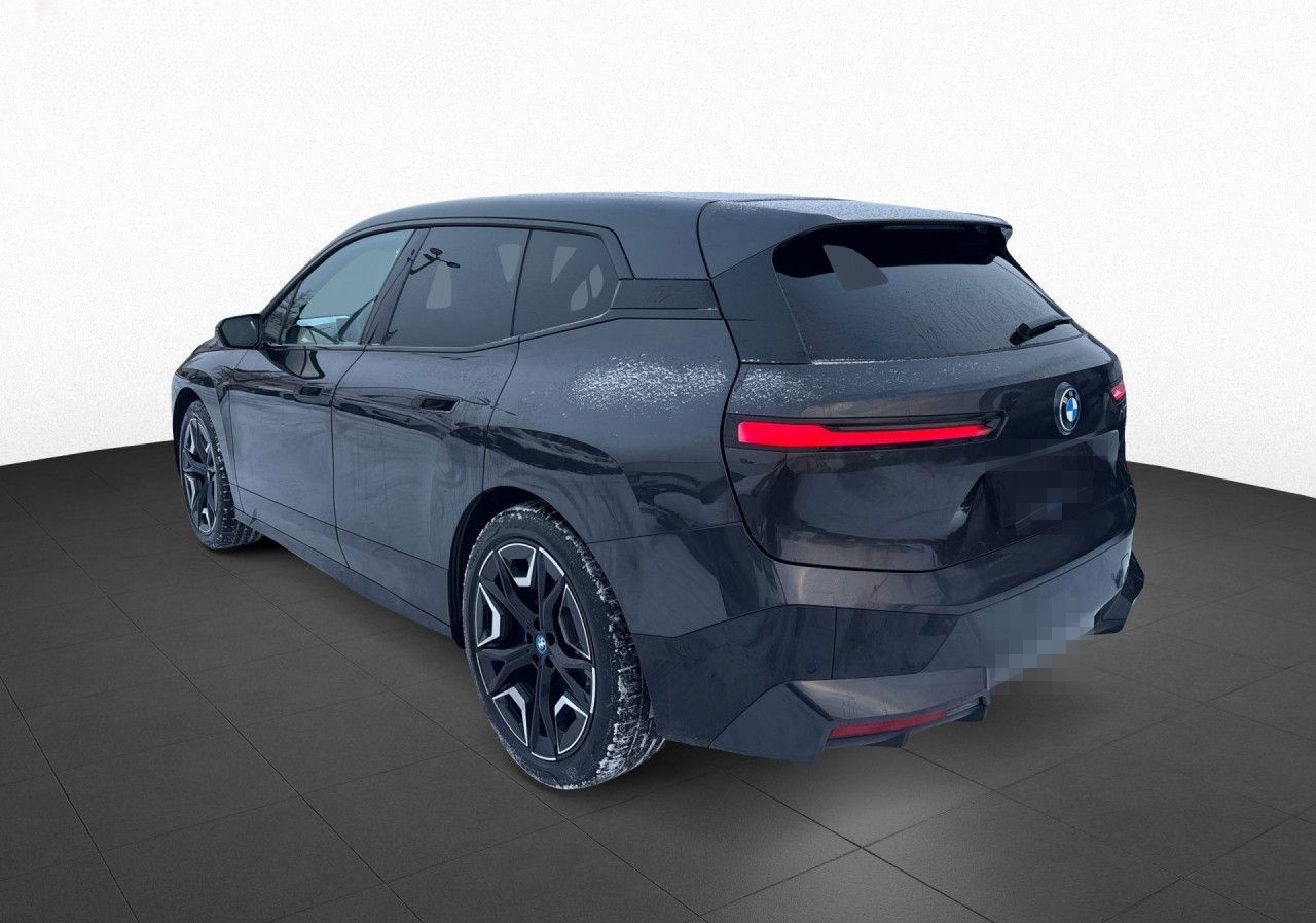 BMW iX xDr40 PaAssPr HUD AHK LASER DrAssPr ACC foto 9