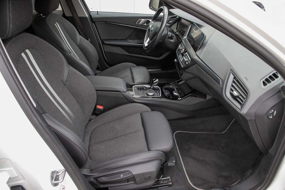 BMW 118i Sport Line Autom Navi Klima Sitzhzg LED PDC foto 3