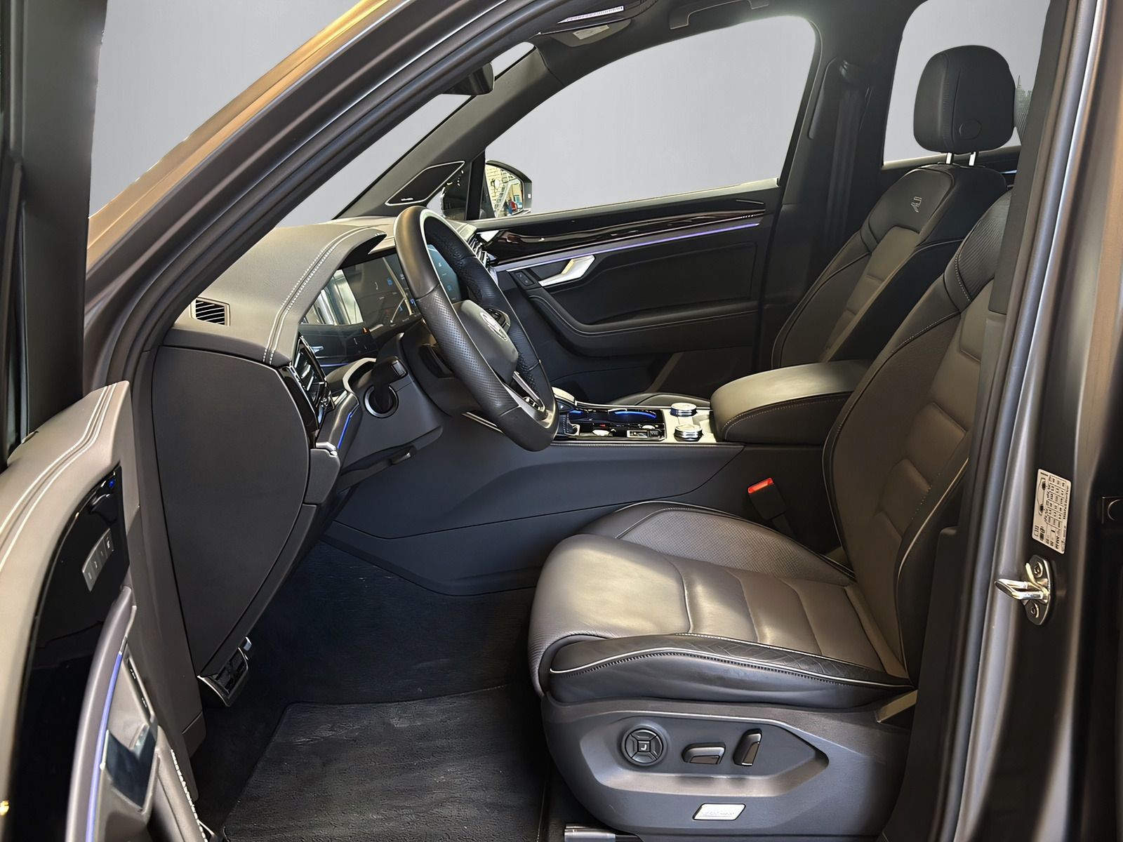 Volkswagen Touareg R-Line 3.0TDI +AHK+KAMERA+LUFT+STANDHZG+ foto 6