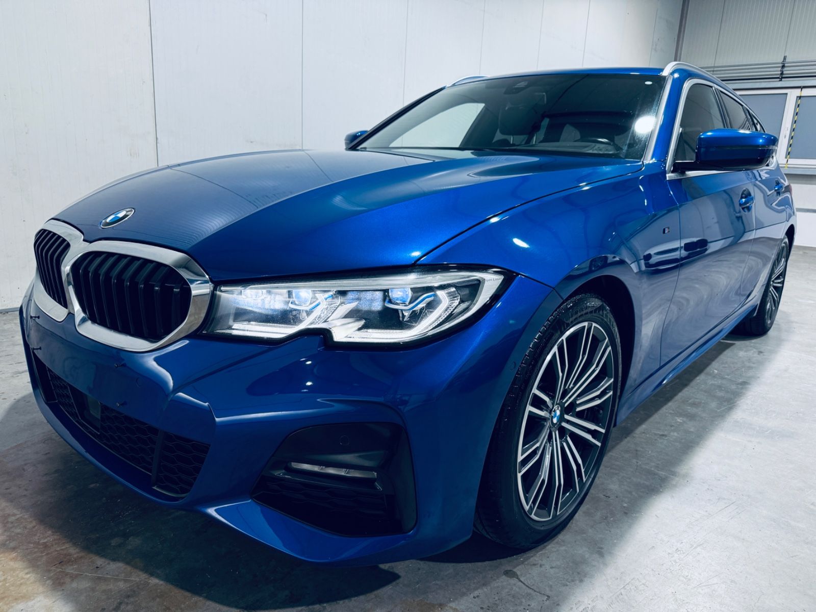 BMW 320 d Touring*M-SPORT*LASER*KAMERA*AHK*H-UP* foto 2