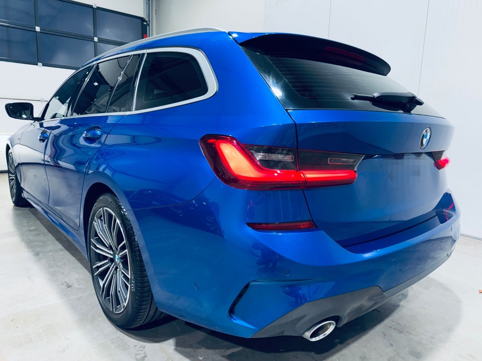 BMW 320 d Touring*M-SPORT*LASER*KAMERA*AHK*H-UP* foto 3