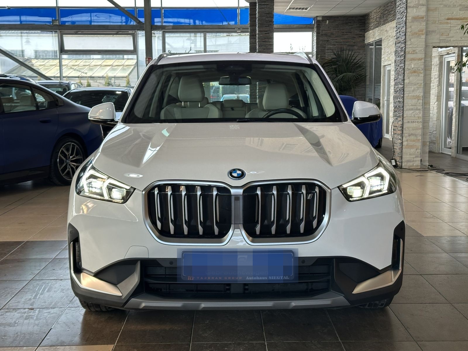 BMW iX1 30 xDrive Pano Premium WideScreen Navi R.Cam foto 2