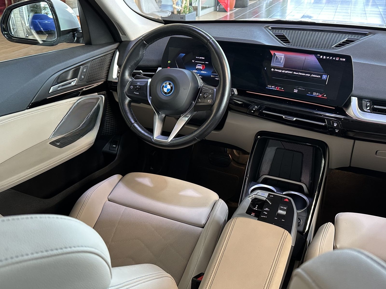 BMW iX1 30 xDrive Pano Premium WideScreen Navi R.Cam foto 11