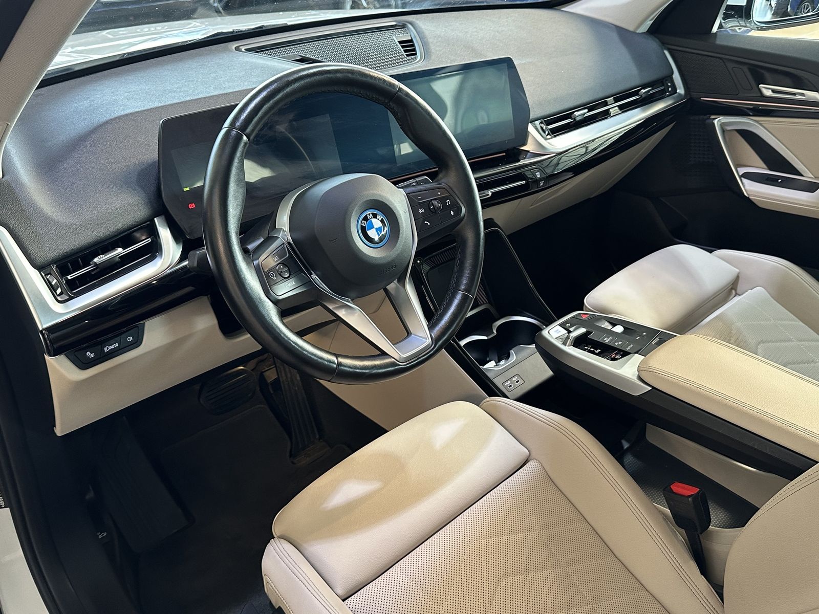 BMW iX1 30 xDrive Pano Premium WideScreen Navi R.Cam foto 12
