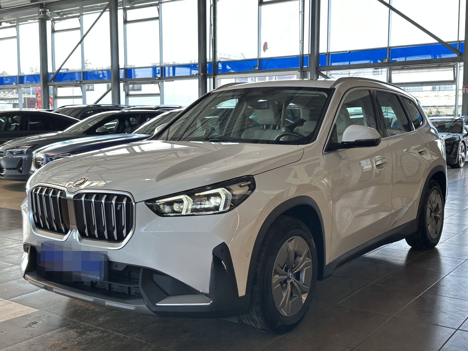 BMW iX1 30 xDrive Pano Premium WideScreen Navi R.Cam foto 3