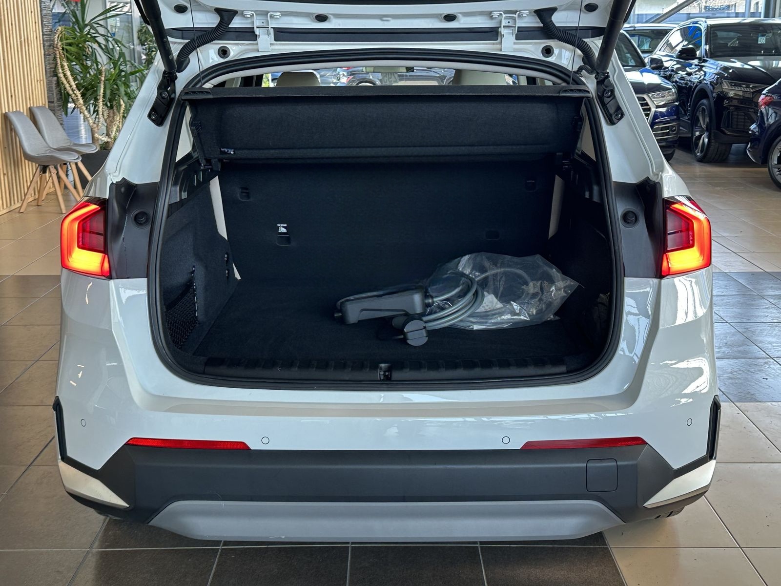 BMW iX1 30 xDrive Pano Premium WideScreen Navi R.Cam foto 6