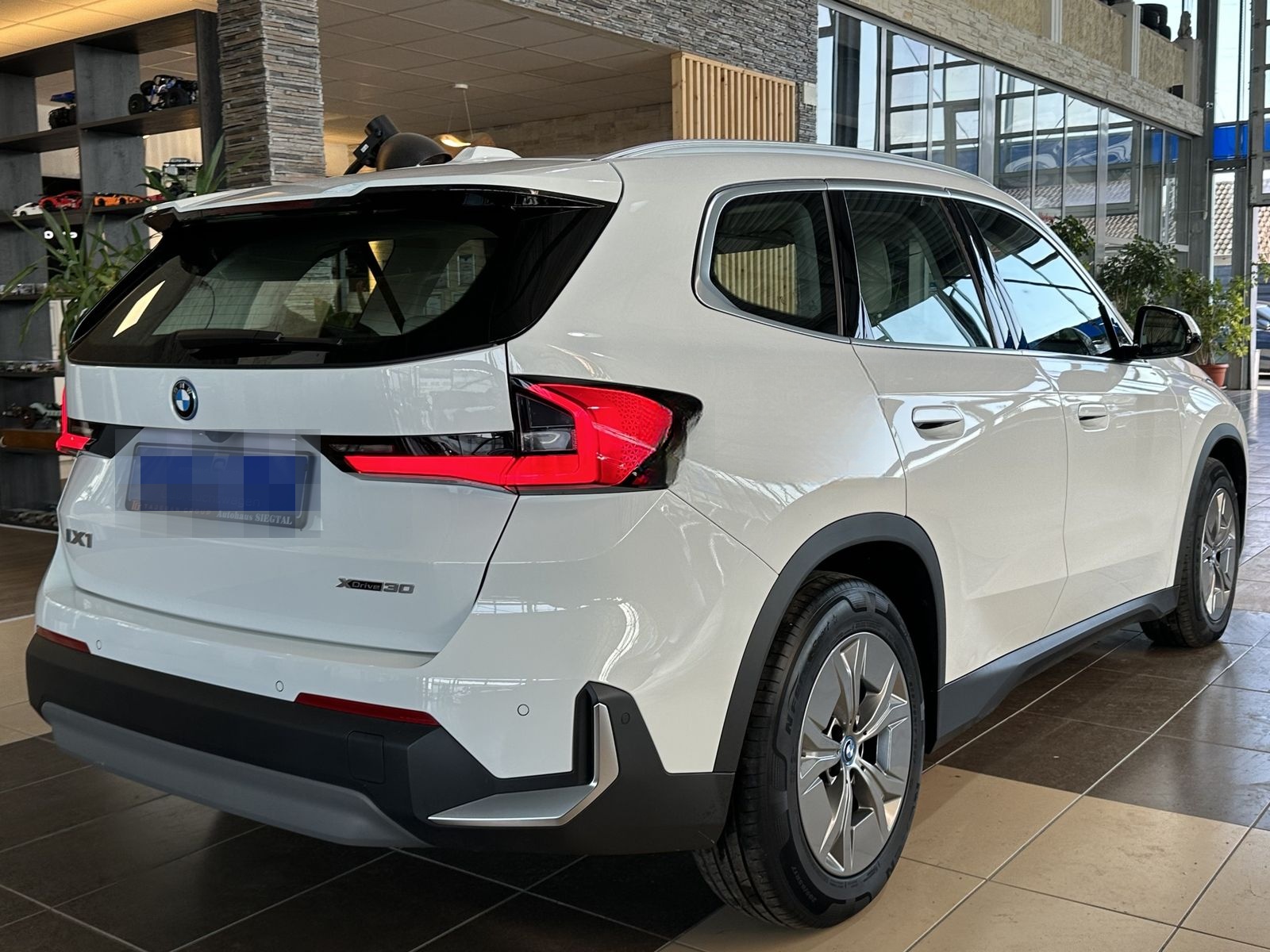 BMW iX1 30 xDrive Pano Premium WideScreen Navi R.Cam foto 8