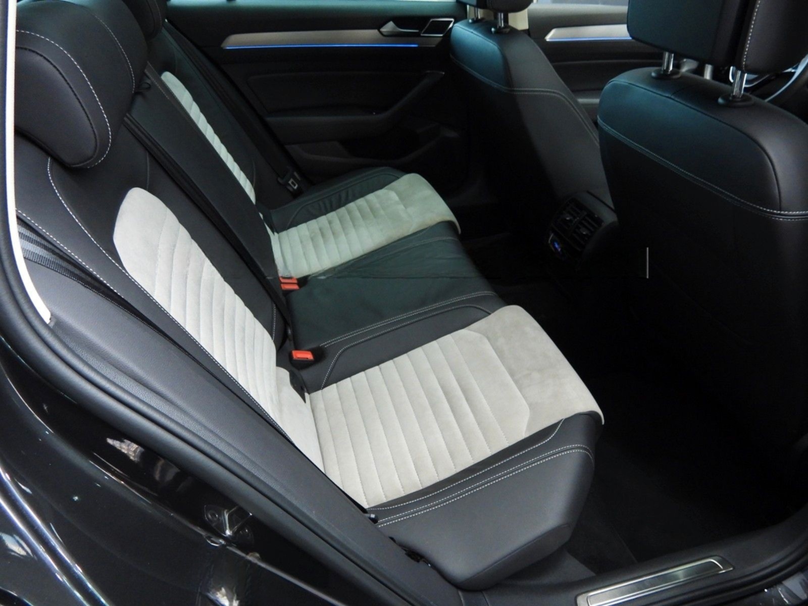 Volkswagen PASSAT VARIANT 1.5 TSI HIGHLINE foto 18