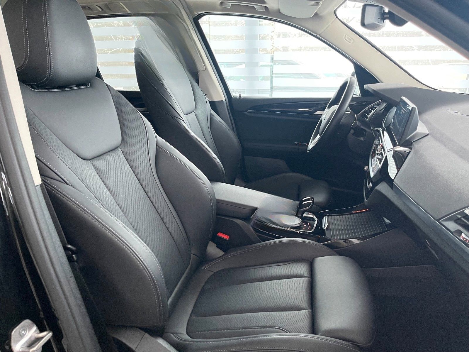 BMW X3 xD30e FACELIFT KAMERA AHK Sportsitze LEDER foto 12