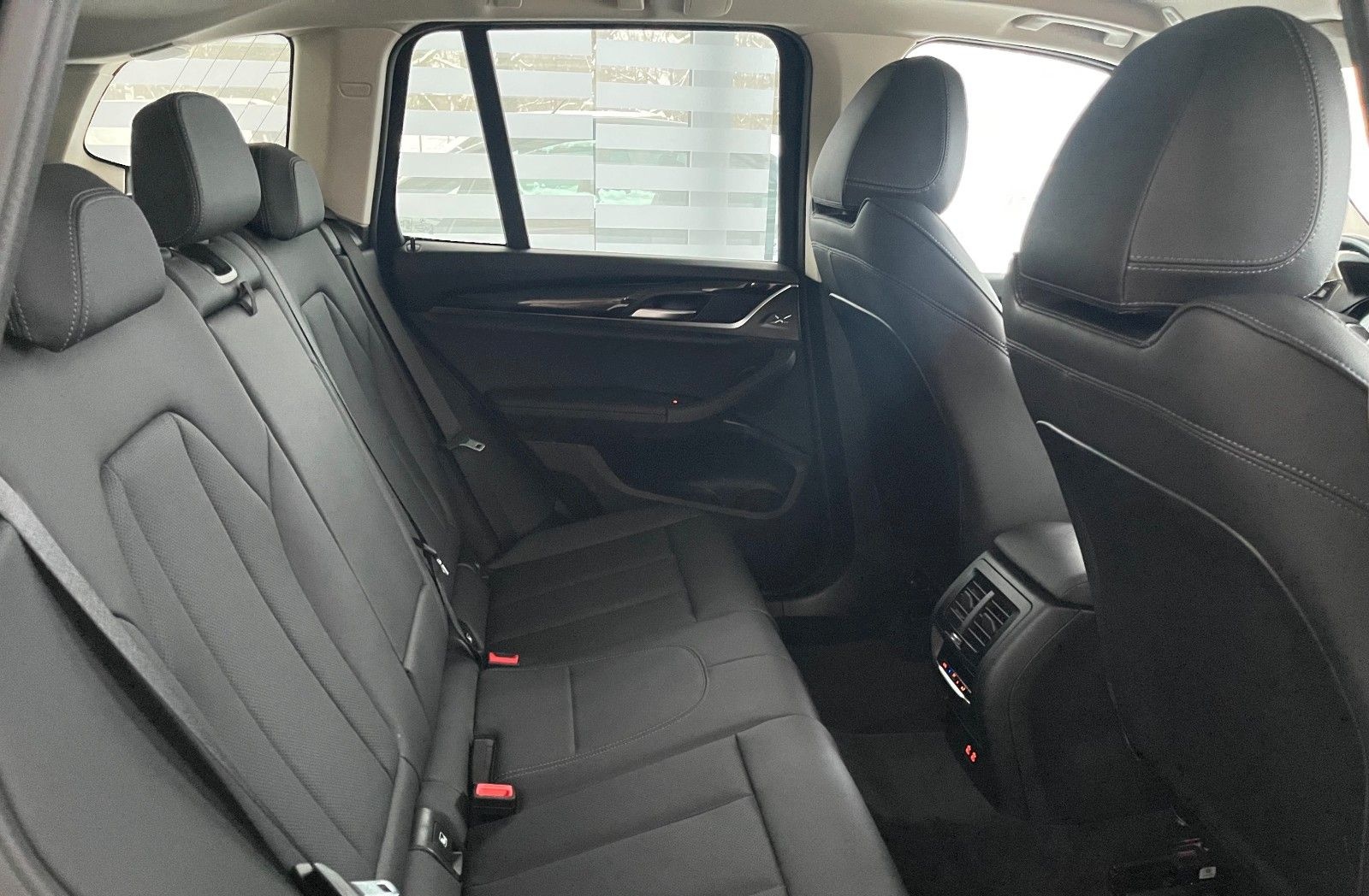 BMW X3 xD30e FACELIFT KAMERA AHK Sportsitze LEDER foto 13