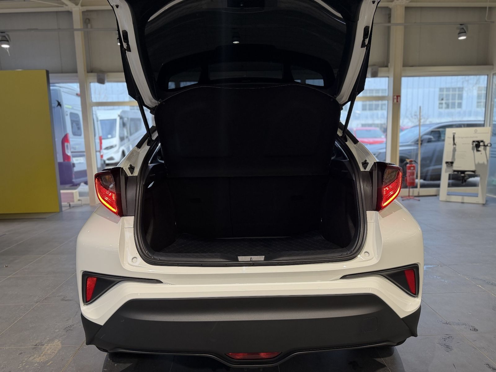 Toyota C-HR 1.8 Hybrid Flow foto 11