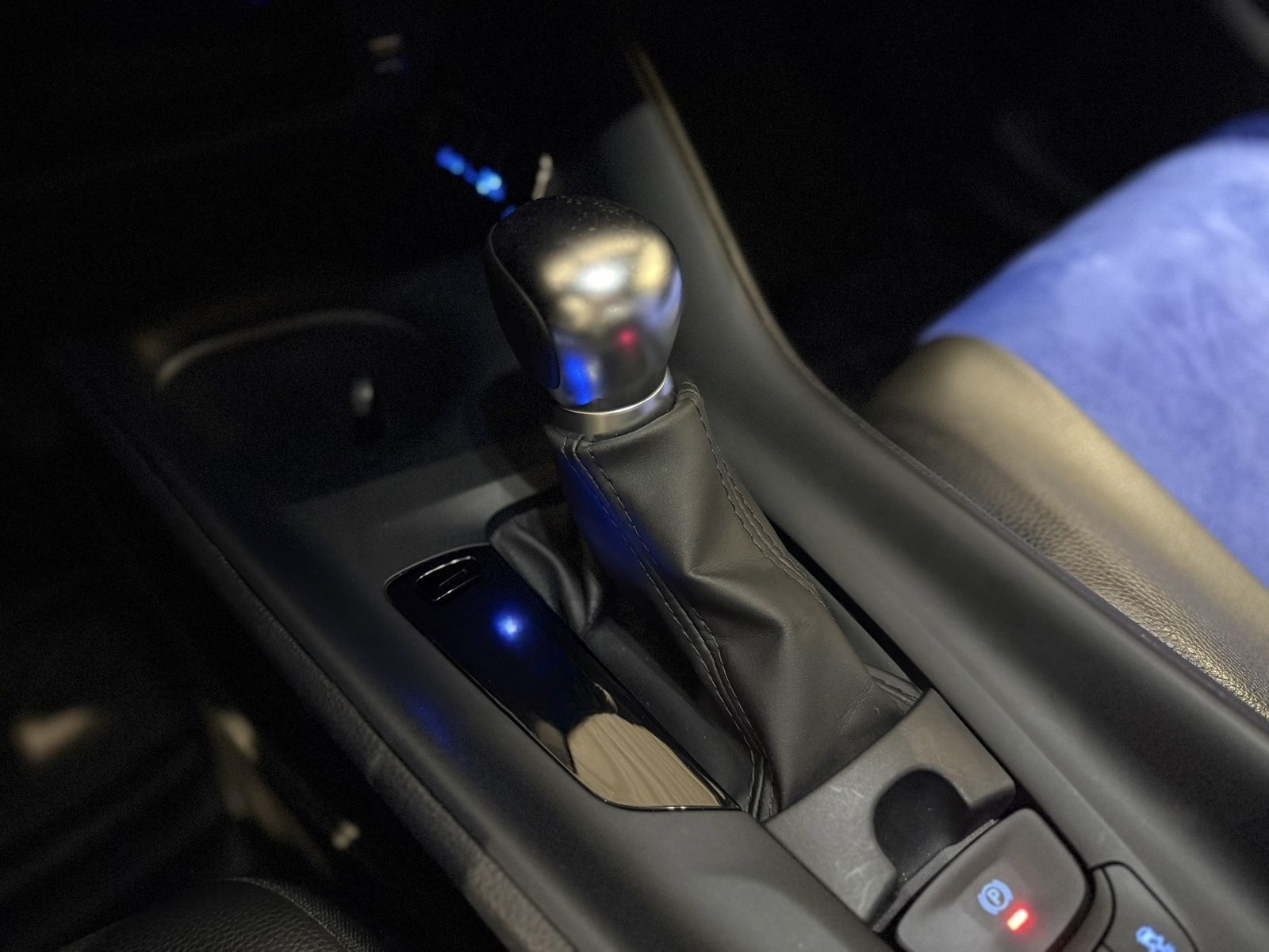 Toyota C-HR 1.8 Hybrid Flow foto 24