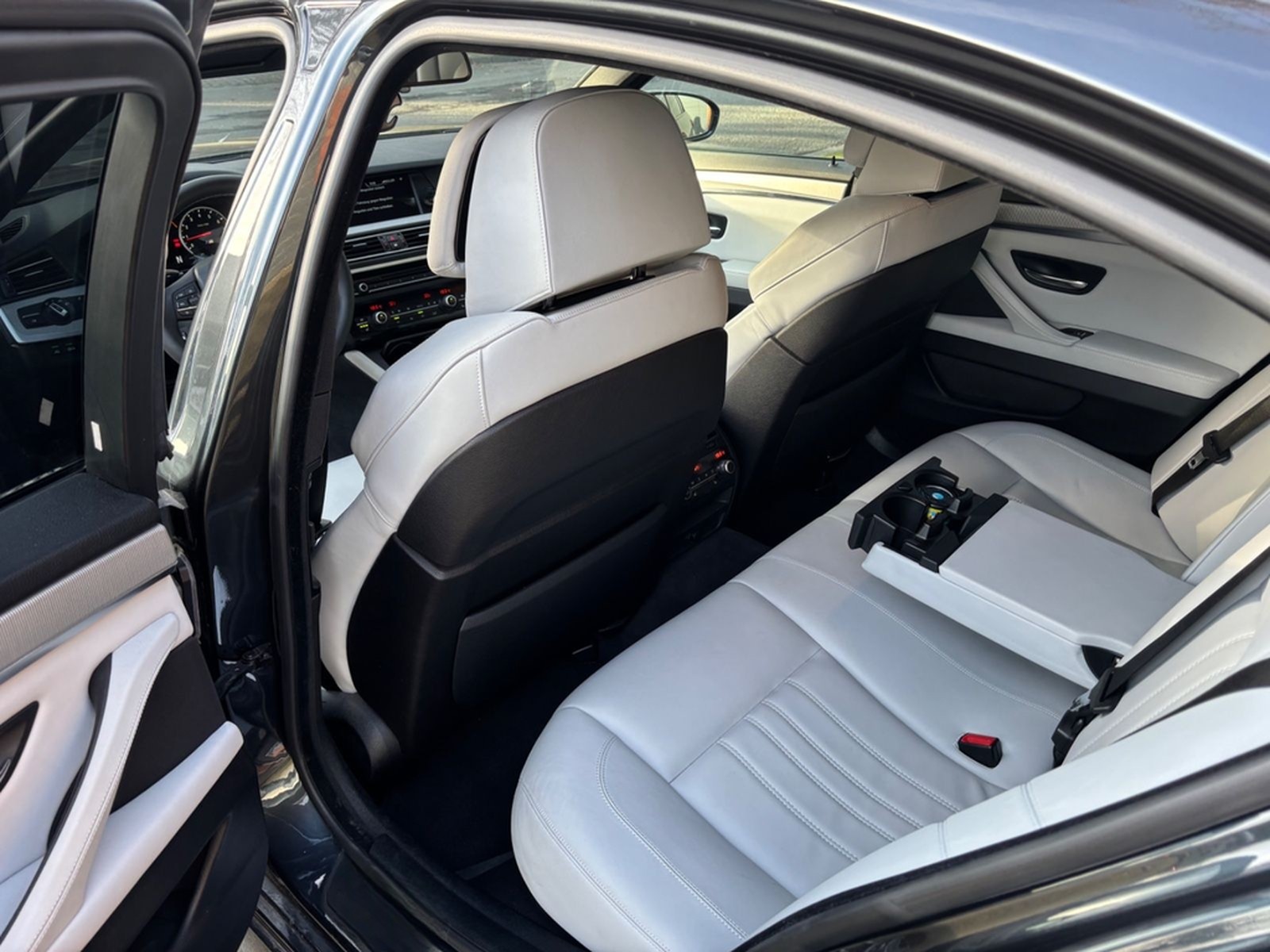 BMW F10 M5 560PS gute Ausstattung / Scheckheft  foto 6