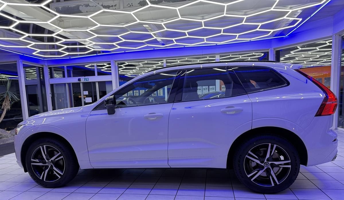 Volvo XC60 2.0 T4 R Design foto 2