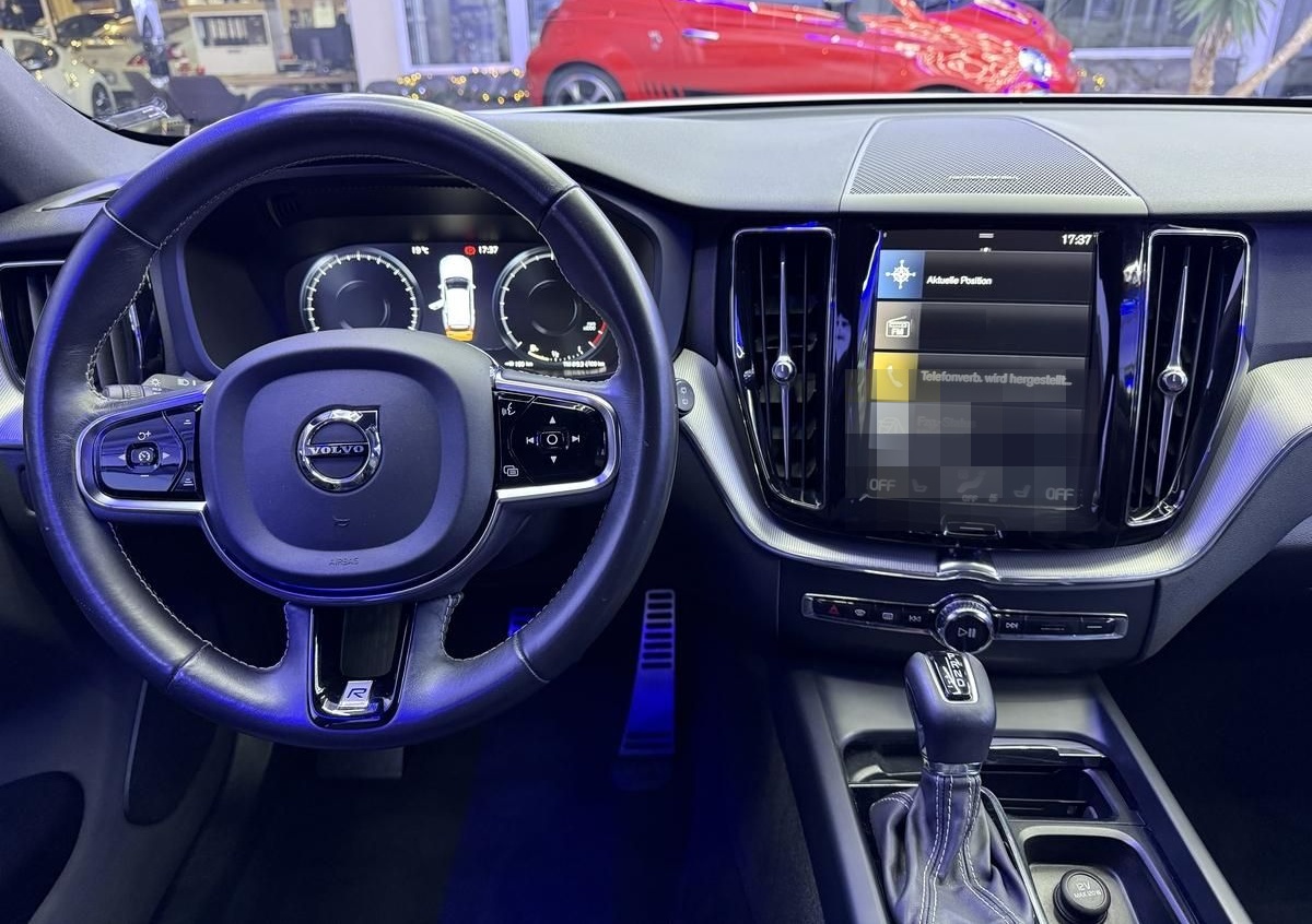 Volvo XC60 2.0 T4 R Design foto 12