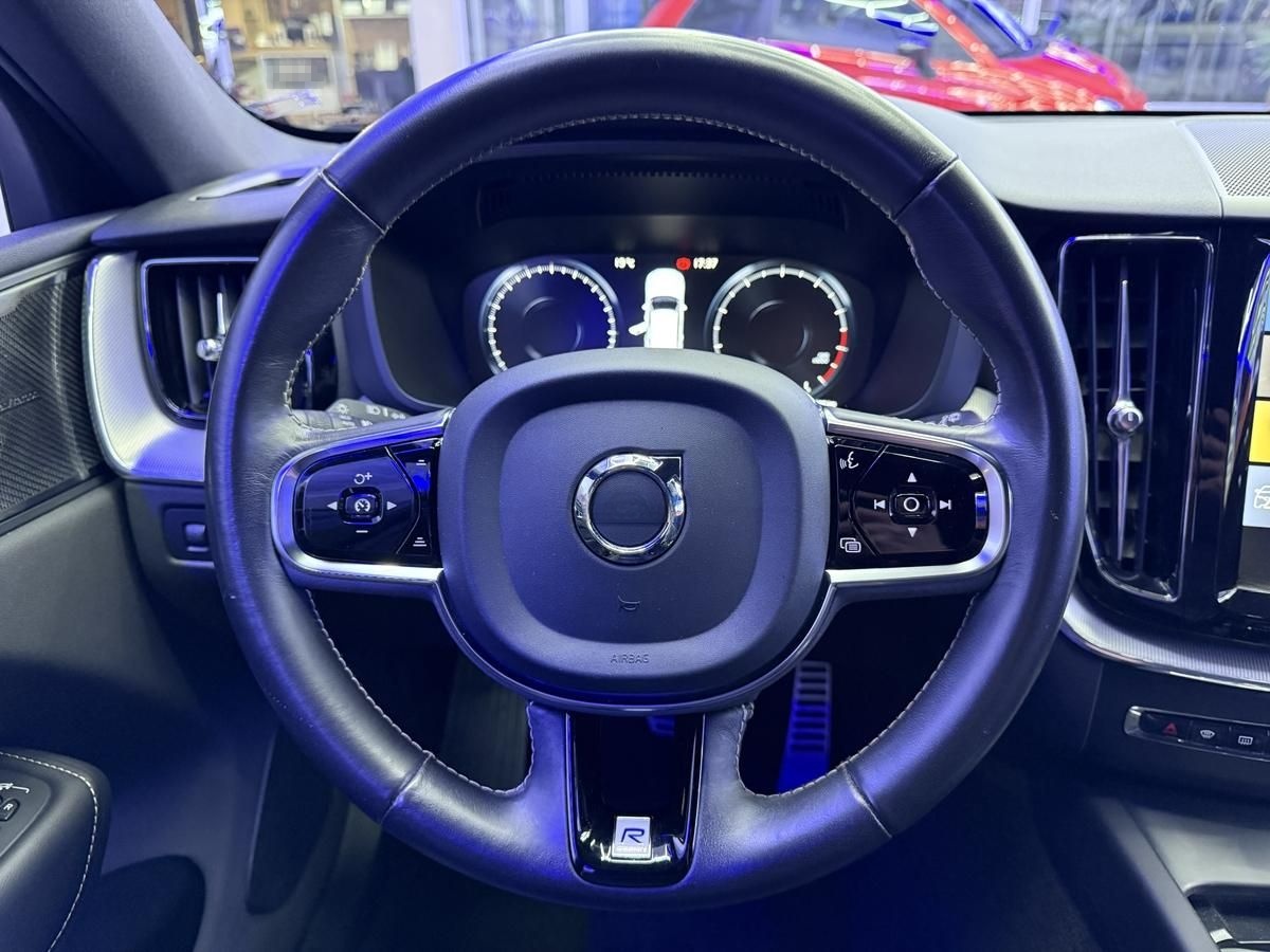 Volvo XC60 2.0 T4 R Design foto 13