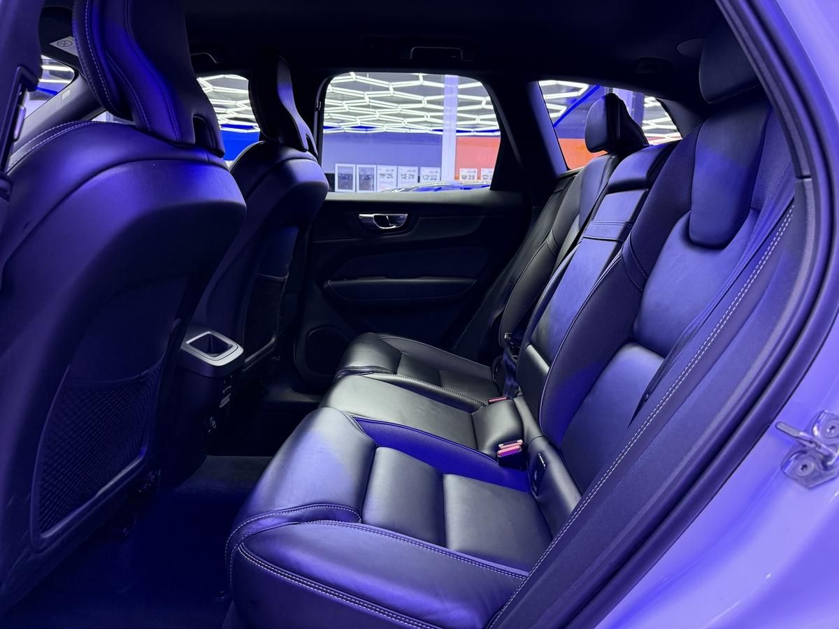 Volvo XC60 2.0 T4 R Design foto 16
