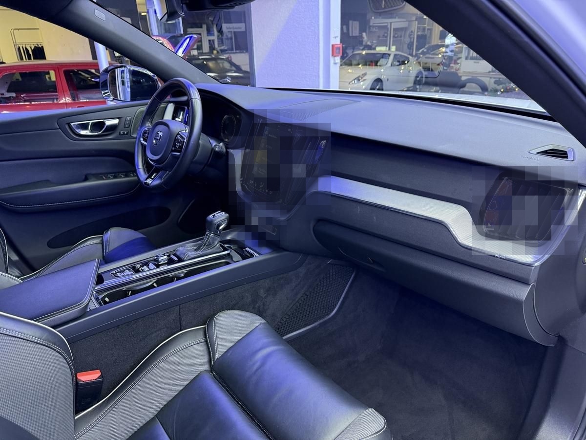 Volvo XC60 2.0 T4 R Design foto 19