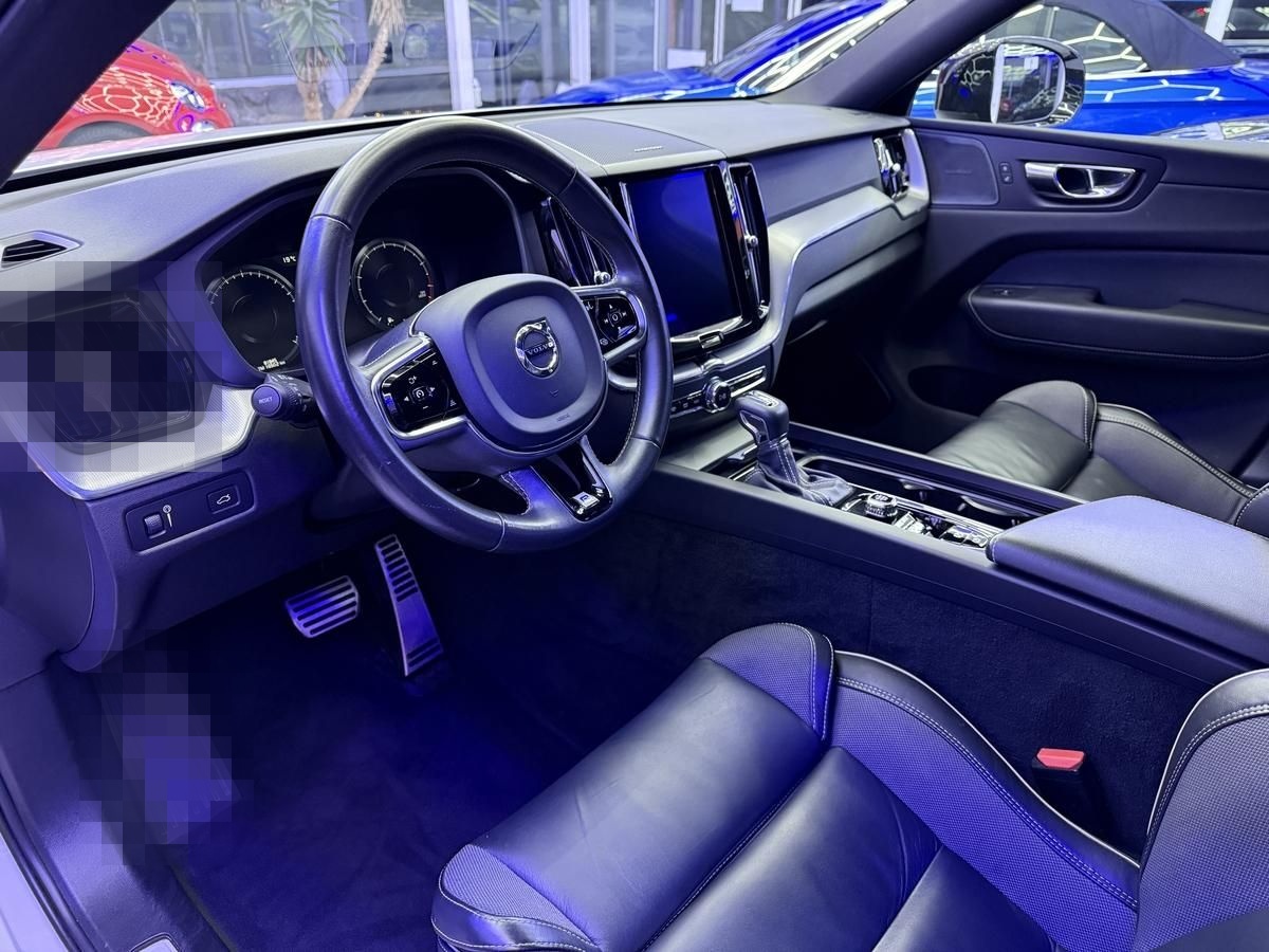 Volvo XC60 2.0 T4 R Design foto 9