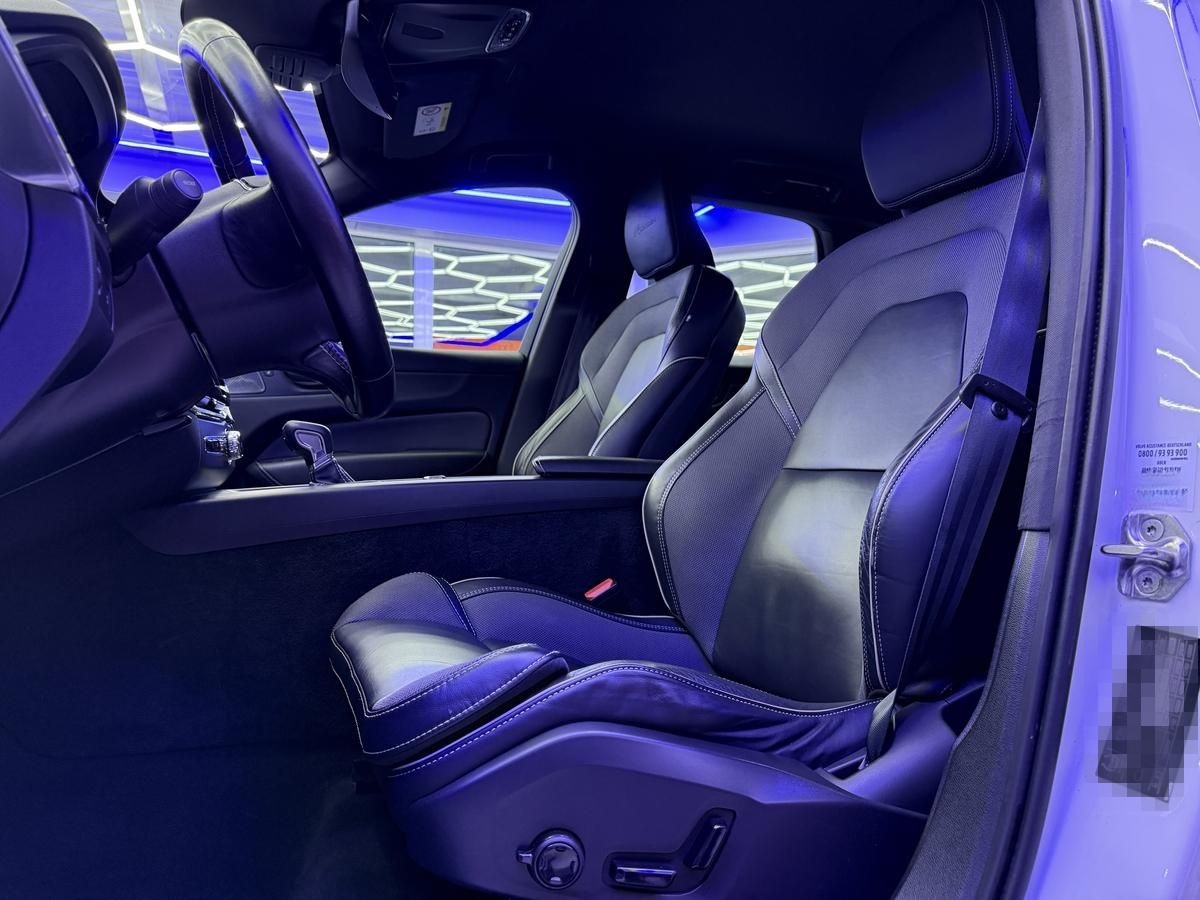 Volvo XC60 2.0 T4 R Design foto 10