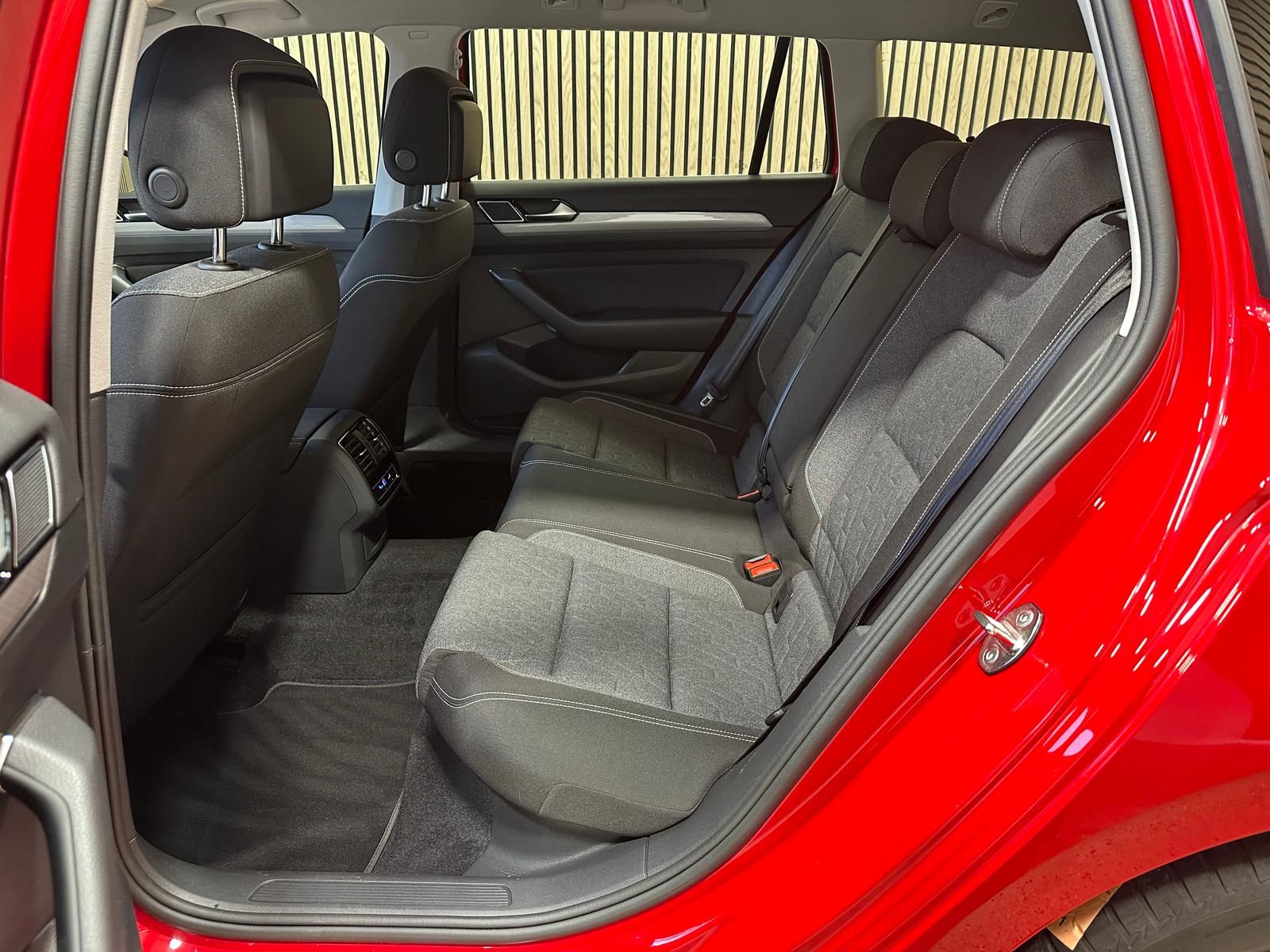 Volkswagen Passat Variant 2.0 TDI DSG Business LEDNavi|ACC foto 21