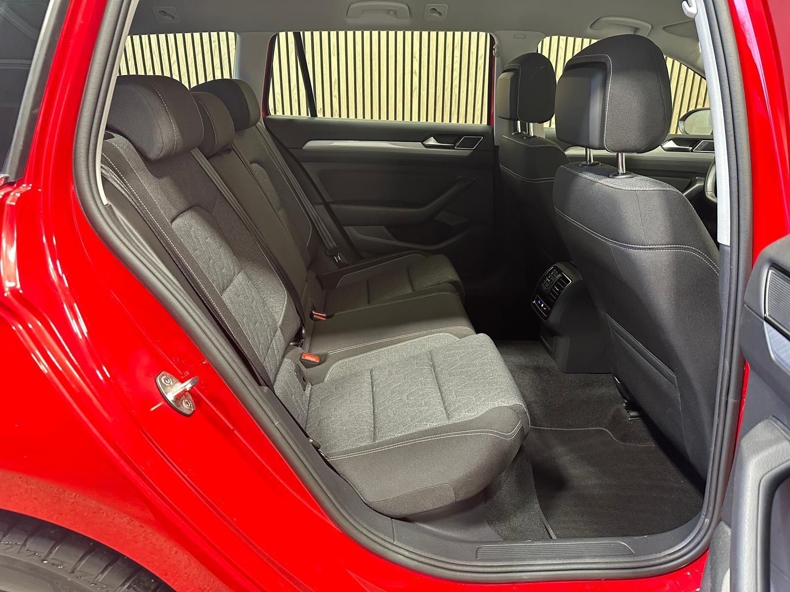 Volkswagen Passat Variant 2.0 TDI DSG Business LEDNavi|ACC foto 22