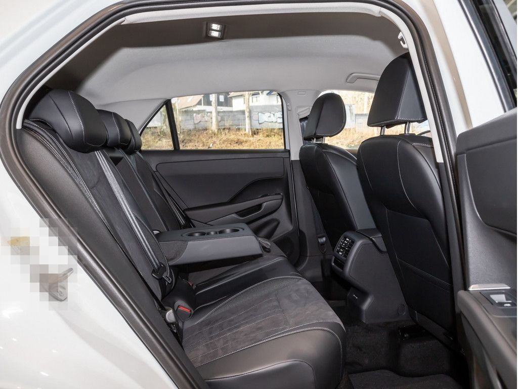 Volkswagen T-Roc Style 1.5 l eTSI DSG **AHK/NAV/WKR** 360° foto 10