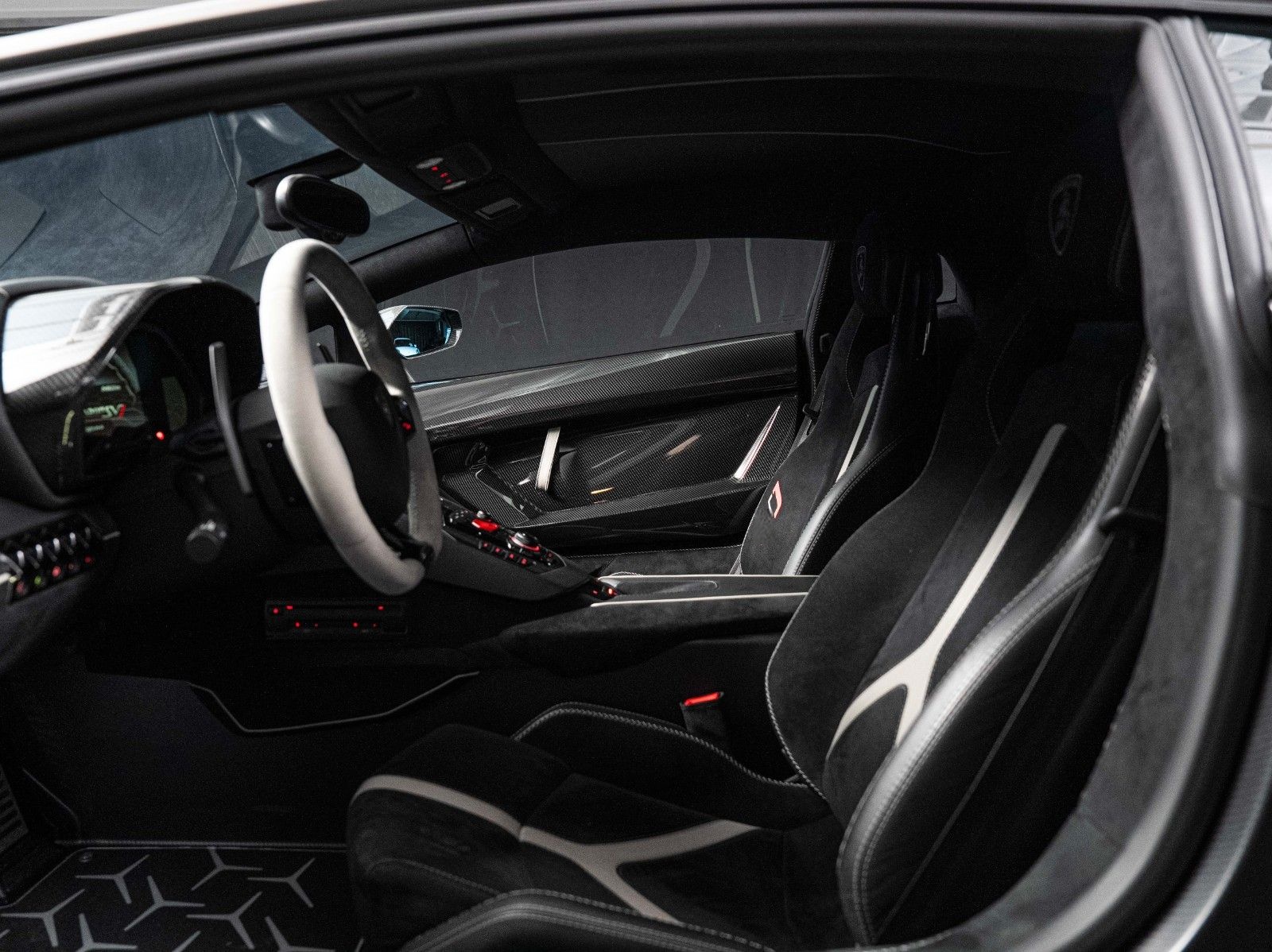 Lamborghini Aventador SVJ - One owner foto 10